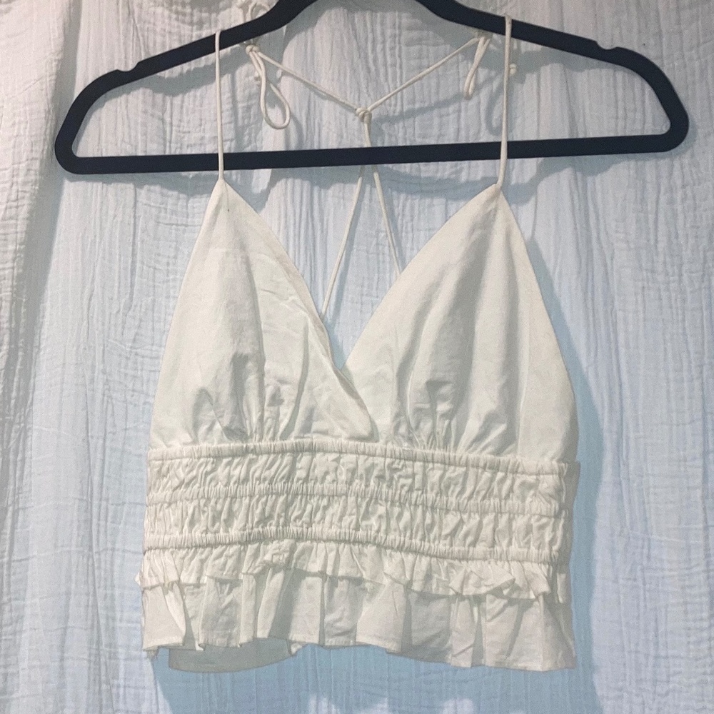 Super cute crop top with adjustable straps.  Size med 100% Cotton